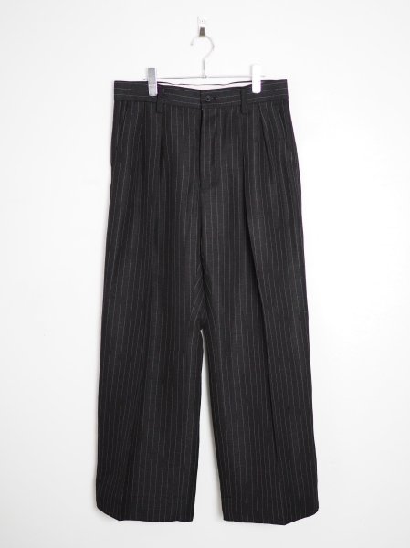 <img class='new_mark_img1' src='https://img.shop-pro.jp/img/new/icons14.gif' style='border:none;display:inline;margin:0px;padding:0px;width:auto;' />[ensou.] DONIS TROUSERS -CHARCOAL　STRIPE-