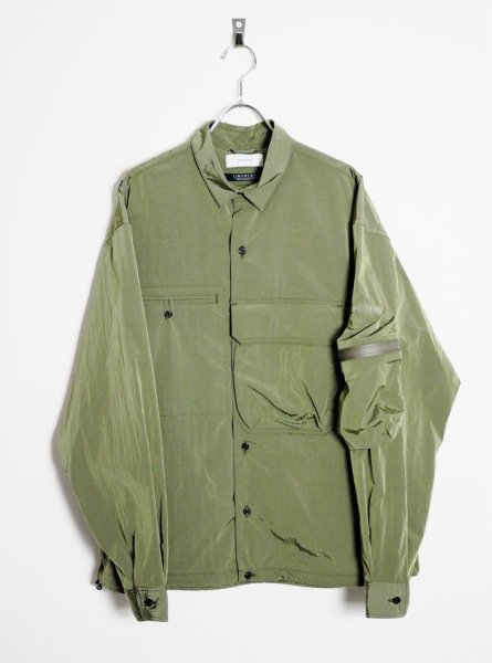<img class='new_mark_img1' src='https://img.shop-pro.jp/img/new/icons14.gif' style='border:none;display:inline;margin:0px;padding:0px;width:auto;' />[THE JEAN PIERRE] SIGNATURE NYLON BETA SHIRT -SAGE GREEN-
