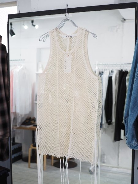 <img class='new_mark_img1' src='https://img.shop-pro.jp/img/new/icons14.gif' style='border:none;display:inline;margin:0px;padding:0px;width:auto;' />[MIDORIKAWA] SEQUIN MESH TANK TOP -IVORY-