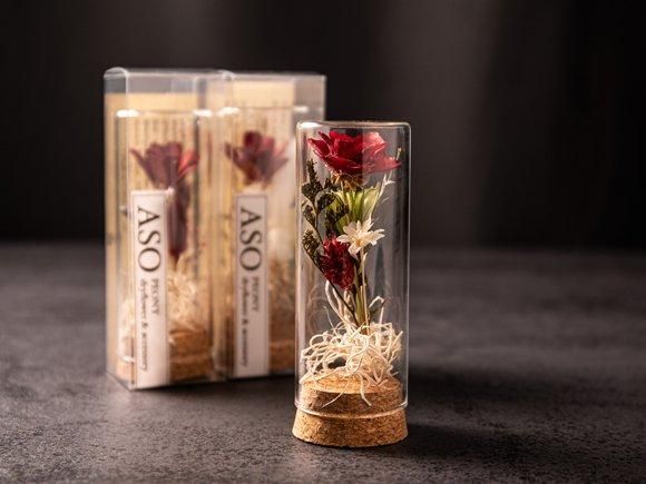 ボトルフラワーアレンジ | ガラスボトルの小さなフラワー