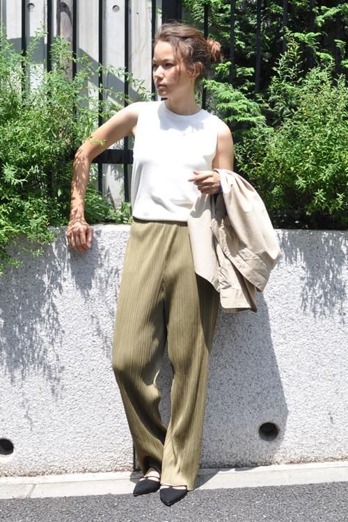 ISSEY MIYAKE(イッセイミヤケ) プリーツパンツ カーキ - Lubb