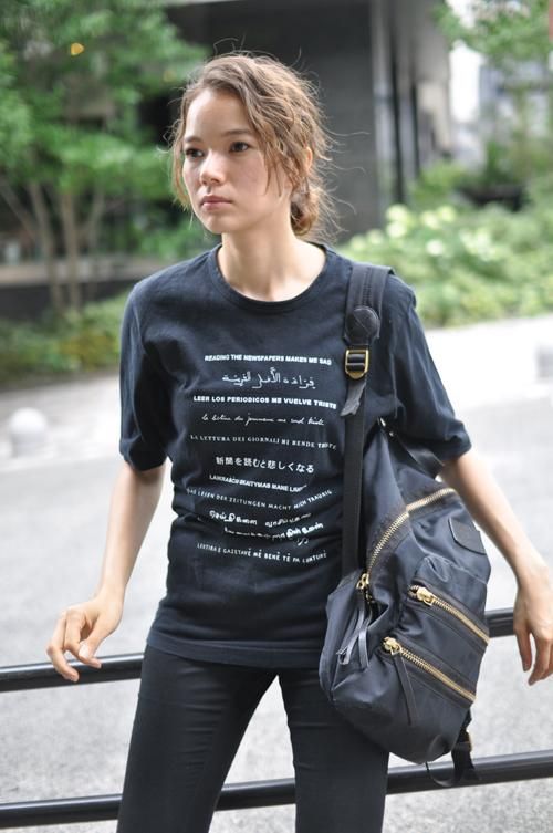 agnes b(アニエスベー)新聞を読むと悲しくなるTシャツ - Lubb