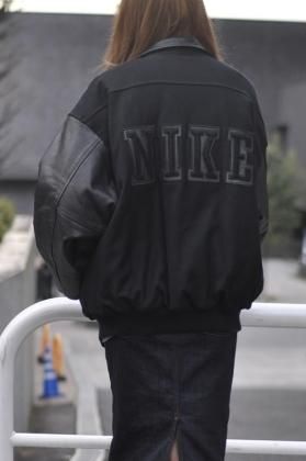 NIKE スタジャン