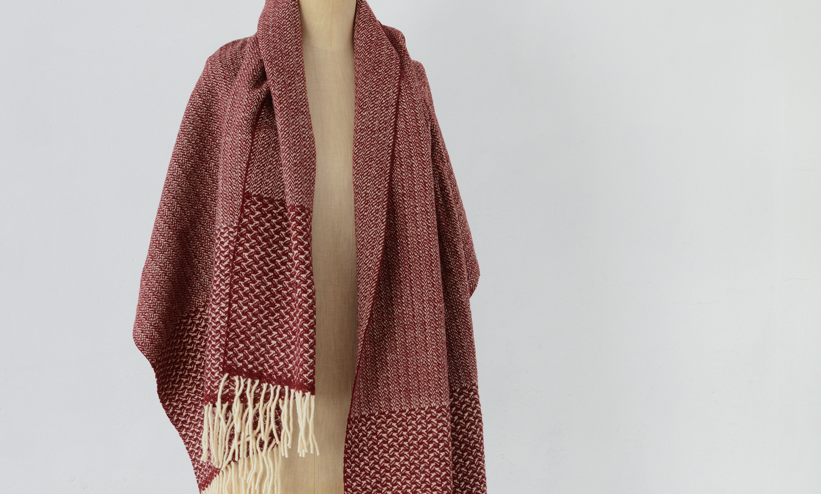 1303-chicoracao-shawl-bordeaux-tolso