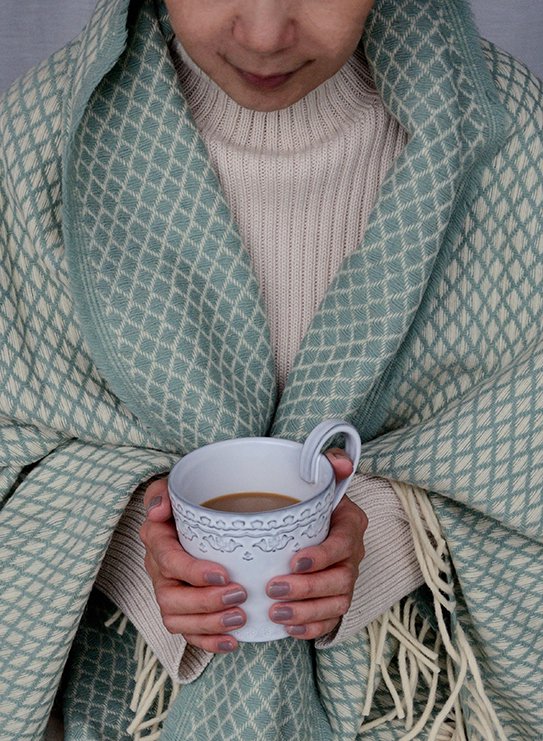 1461-chicoracao-blanket-wool-watergreen-coffeecup