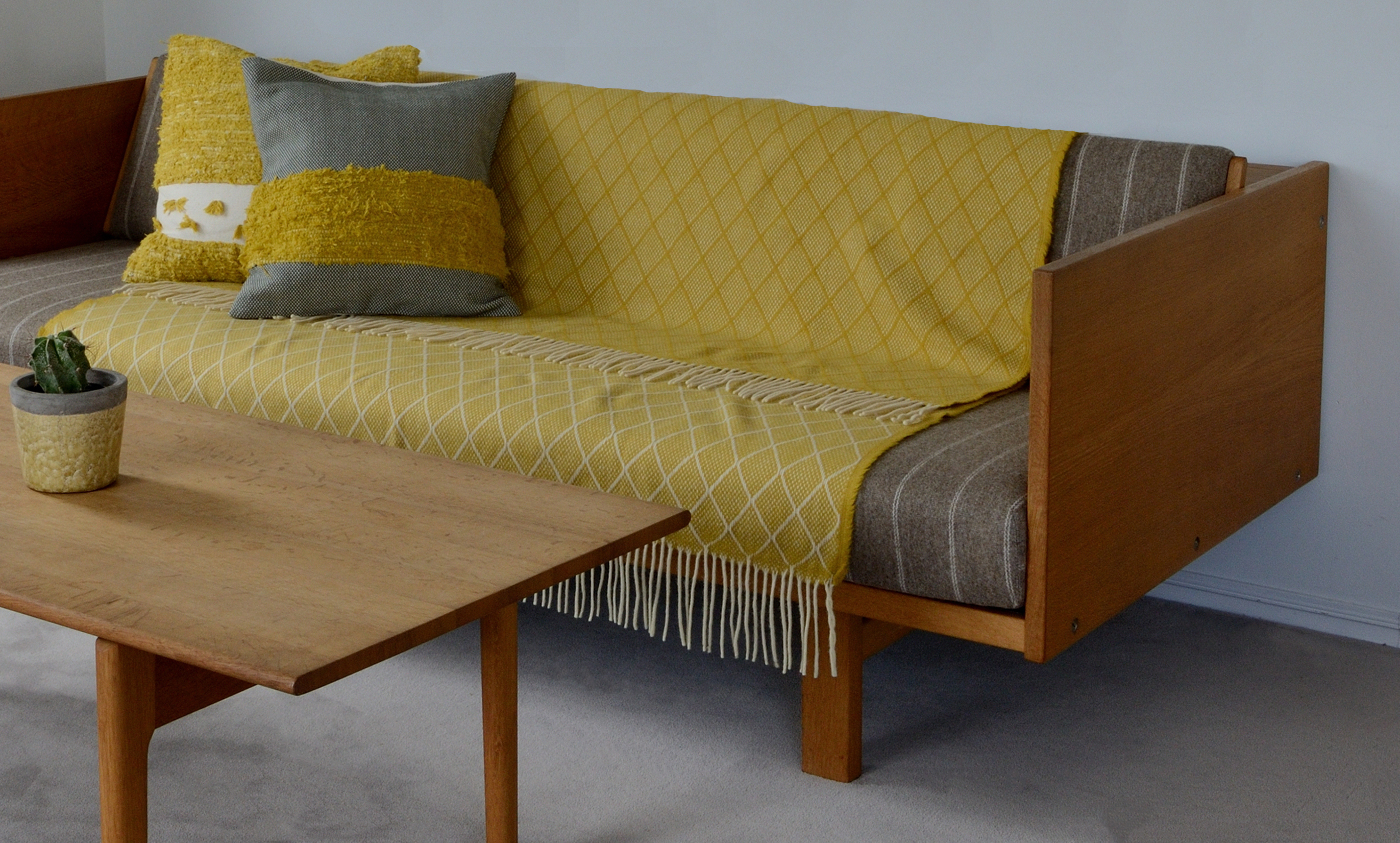 1474-chicoracao-blanket-wool-yellow-sofa-cushion