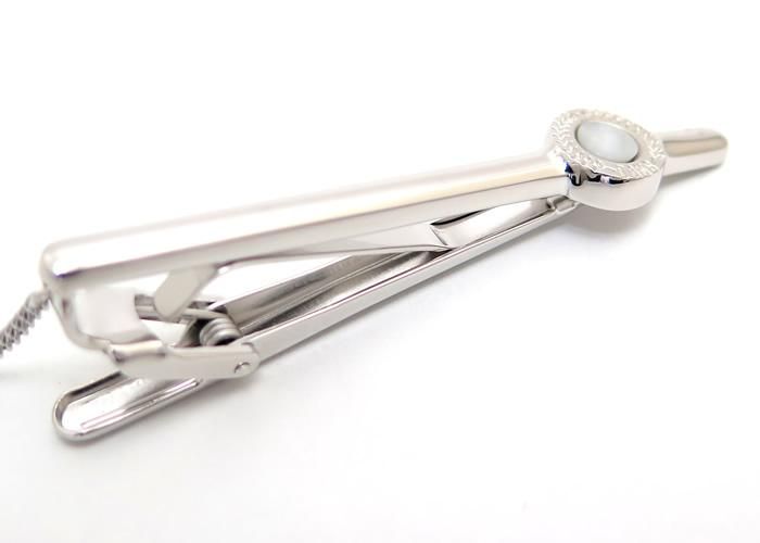 DAKS（ダックス） カービングアイビー白蝶貝タイバー （ネクタイピン