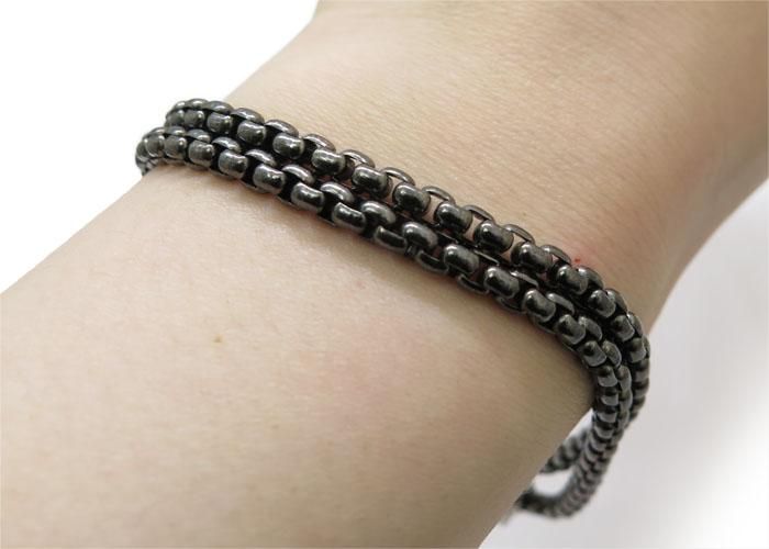 このブレスレットは、スターリングシルバーのダブルラップ・ボックス