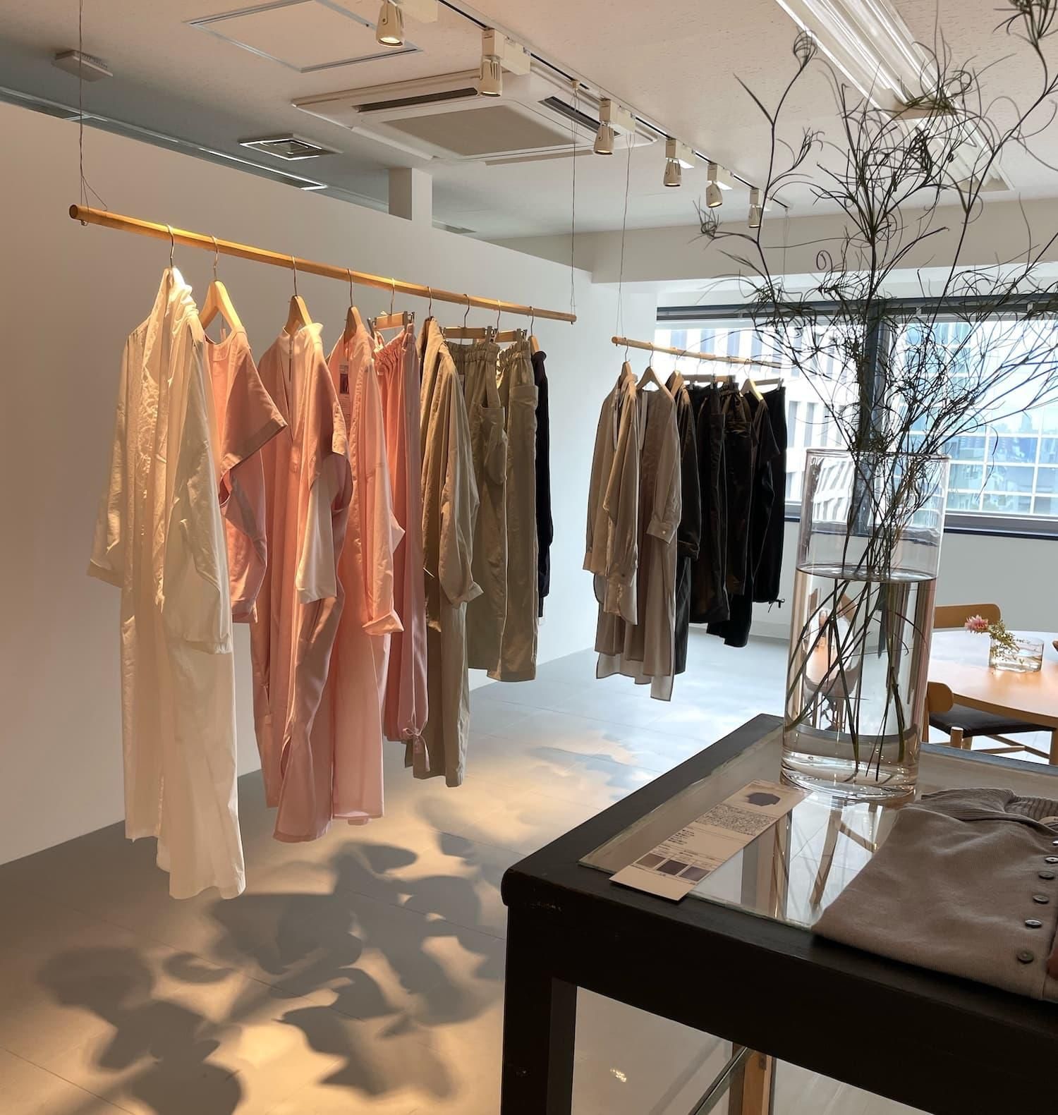 āta（アタ） クラスカ HAU robe 1. āta（アタ）｜robe 1. / チャコール - ファッション - アウター