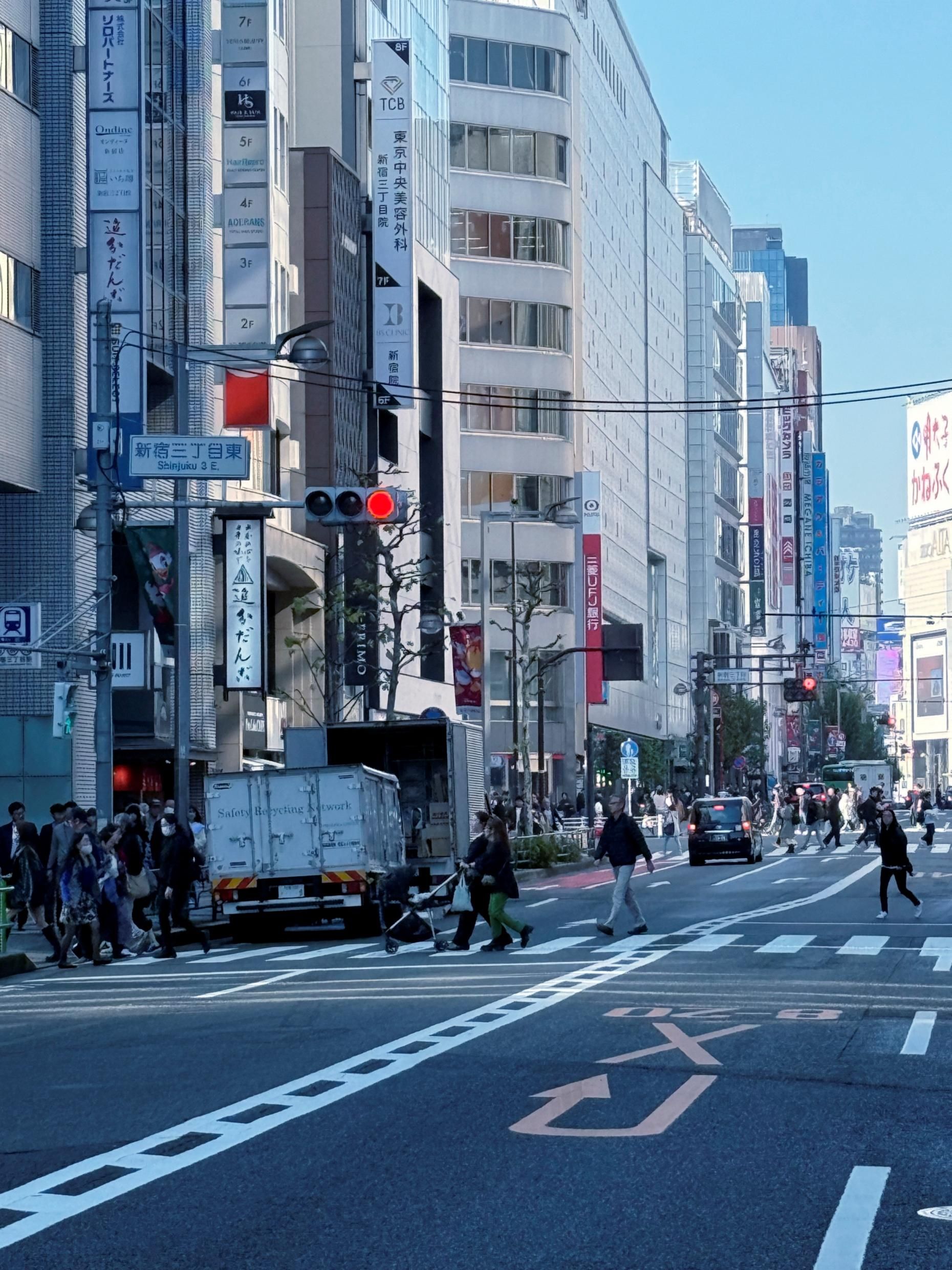 TOKYO AND ME Vol.57 坂巻弓華(画家) - CLASKA ONLINE SHOP TOKYO AND ME Vol.57 坂巻弓華(画家) - CLASKA ONLINE SHOP