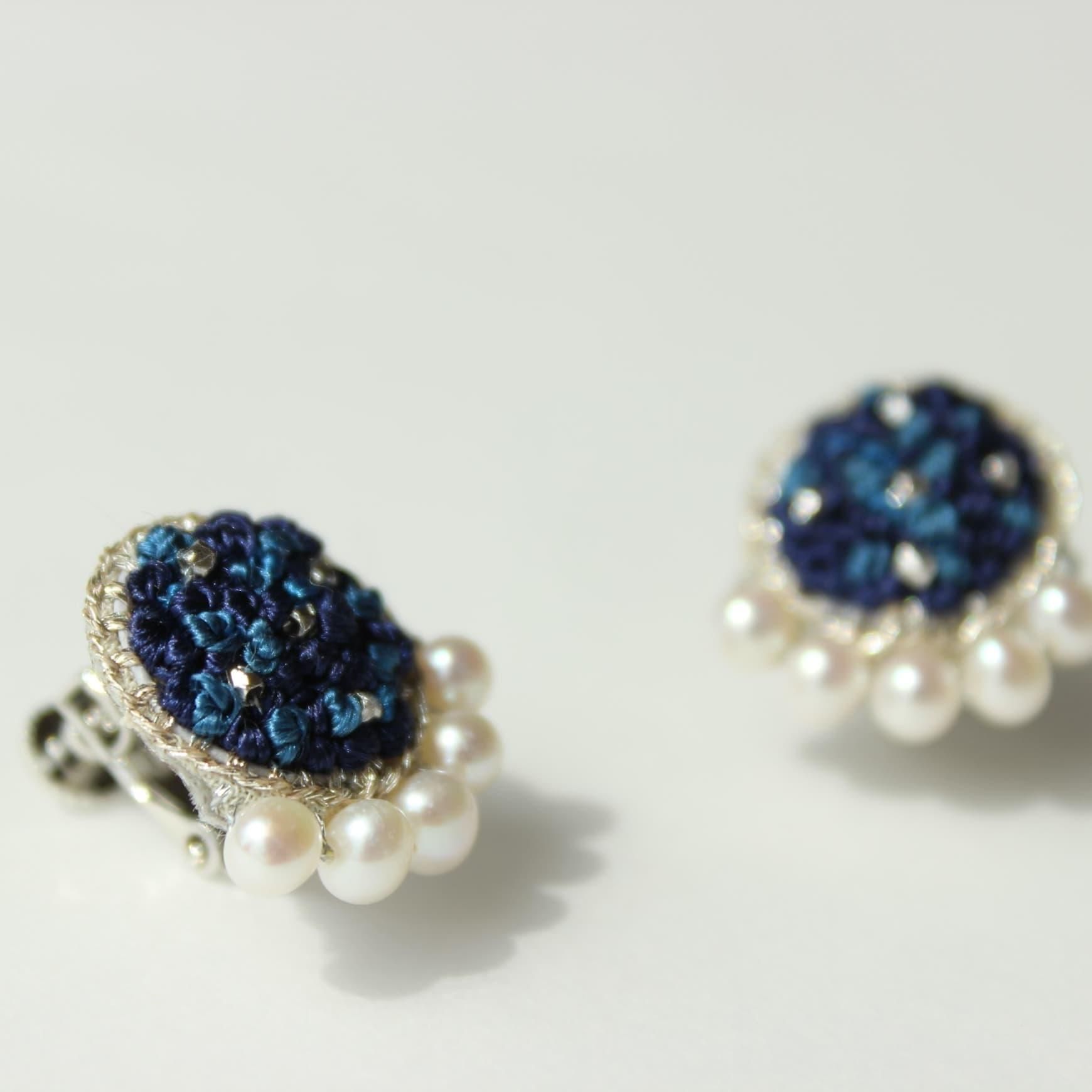 淡水パールと絹糸の刺繍ピアス（stitch 石渡明子） 石渡明子さんの作るハイセンスな刺繍ジュエリーに注目