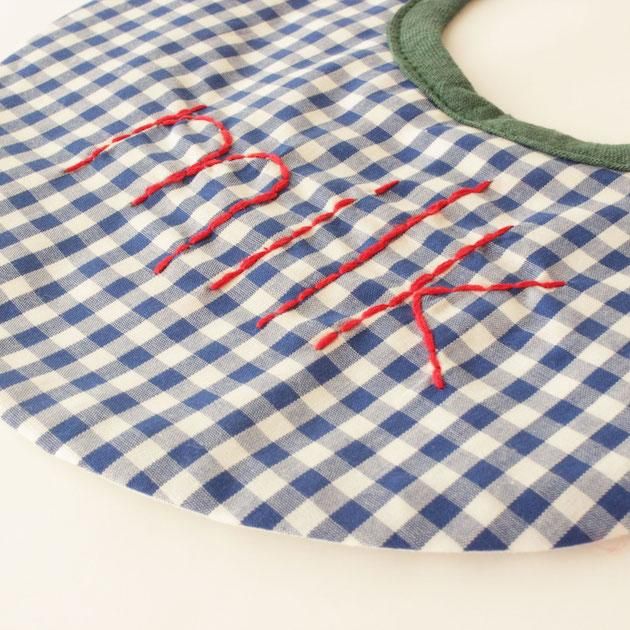 「pot and tea(ポットアンドティー)」の刺繍ベビースタイ