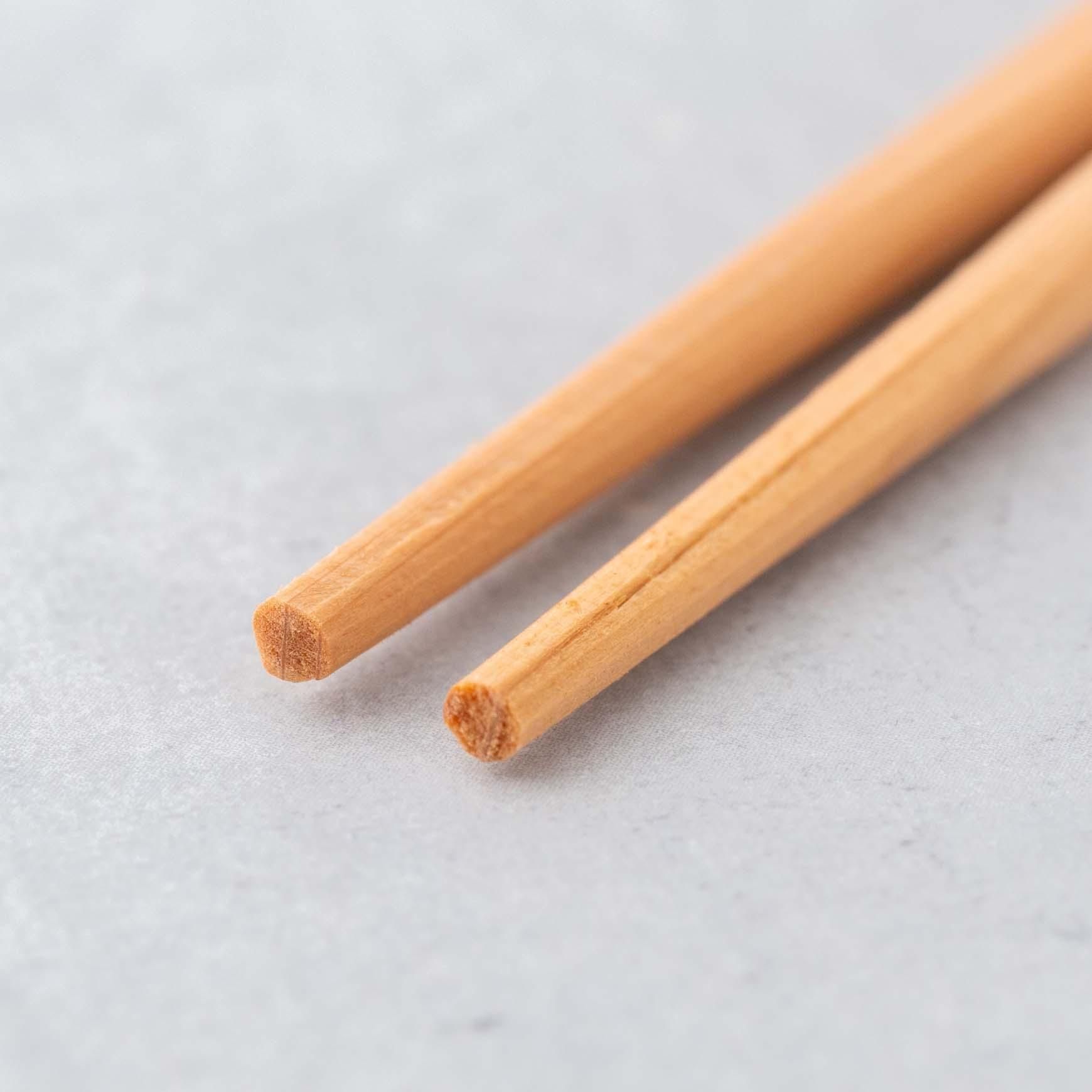 箸勝本店｜吉野杉本柾赤染バラ利久箸 18膳 - テーブルウェア