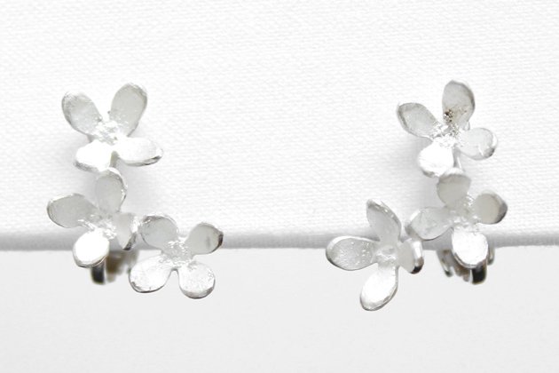 YUKO SATO jewelry & objects（佐藤祐子）｜キンモクセイイヤリング 3 silver（片耳） - ファッション -  アクセサリー - 女性ファッション通販の CLASKA（クラスカ）ONLINE SHOP