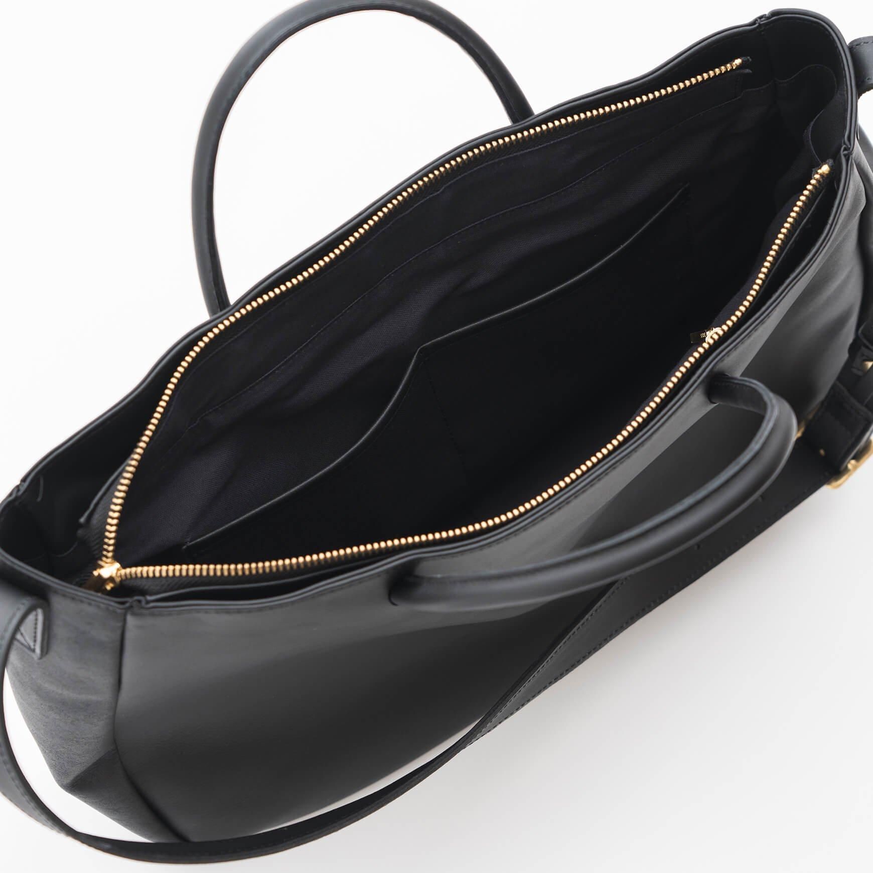 「CLASKA(クラスカ)」の2WAYレザーバッグ