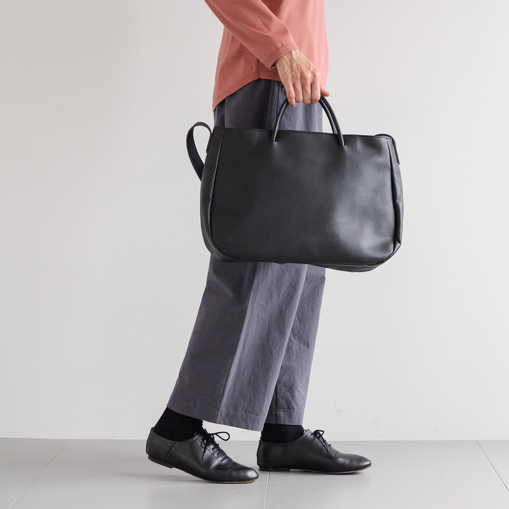 「CLASKA(クラスカ)」の2WAYレザーバッグ