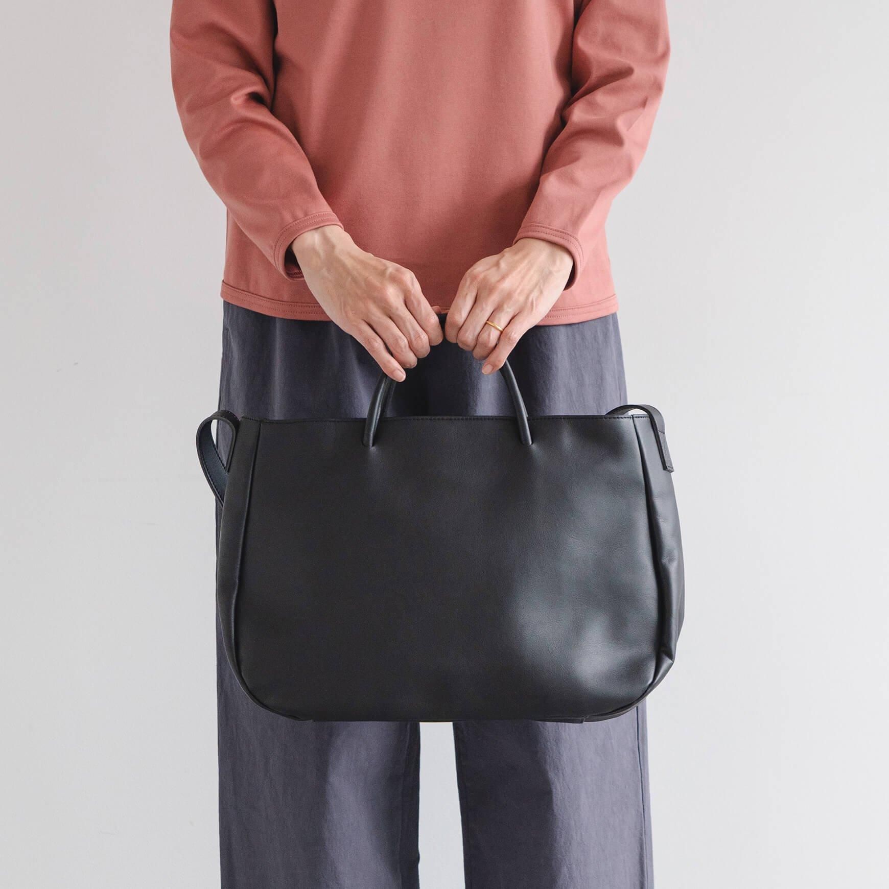 「CLASKA(クラスカ)」の2WAYレザーバッグ