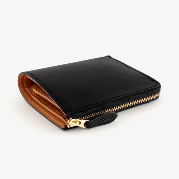 「CLASKA(クラスカ)」の折りたたみ革財布「SQUARE WALLET(スクウェアウォレット)」