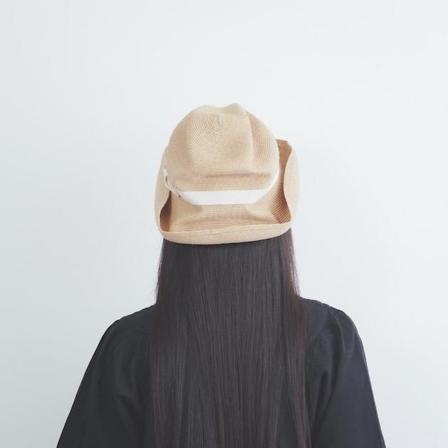「mature ha.(マチュアーハ)」のブレードハット「BOXED HAT 401PT ラフィア×生成りリボン」