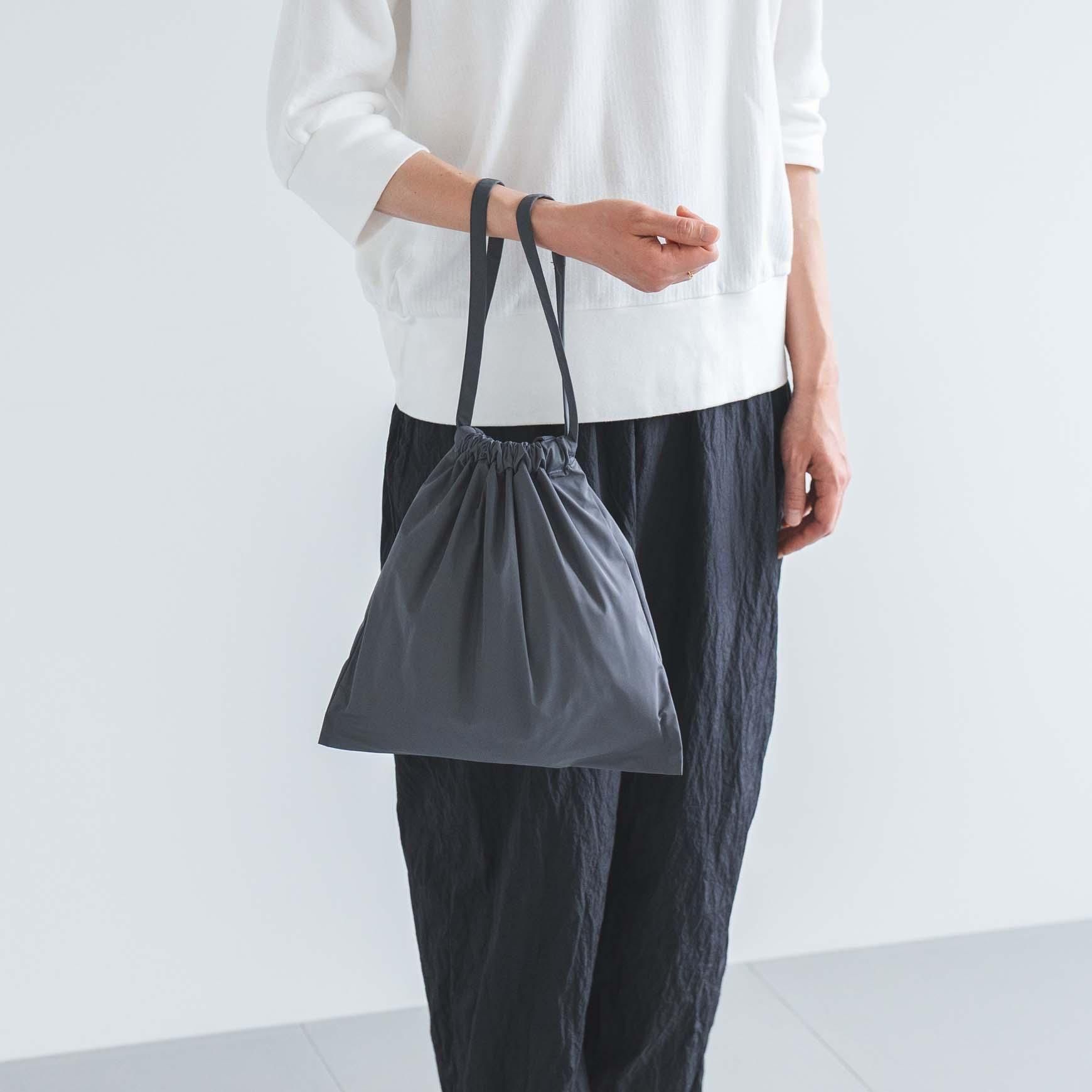 formuniform の Drawstring bag with strap / グレー