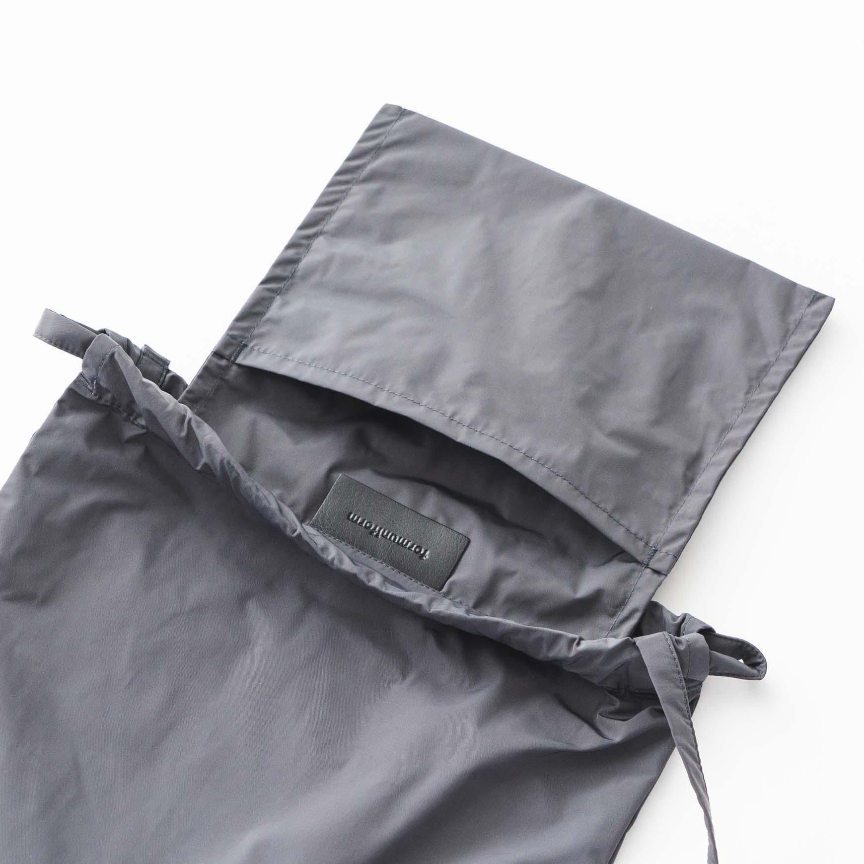 formuniform の Drawstring bag with strap / グレー