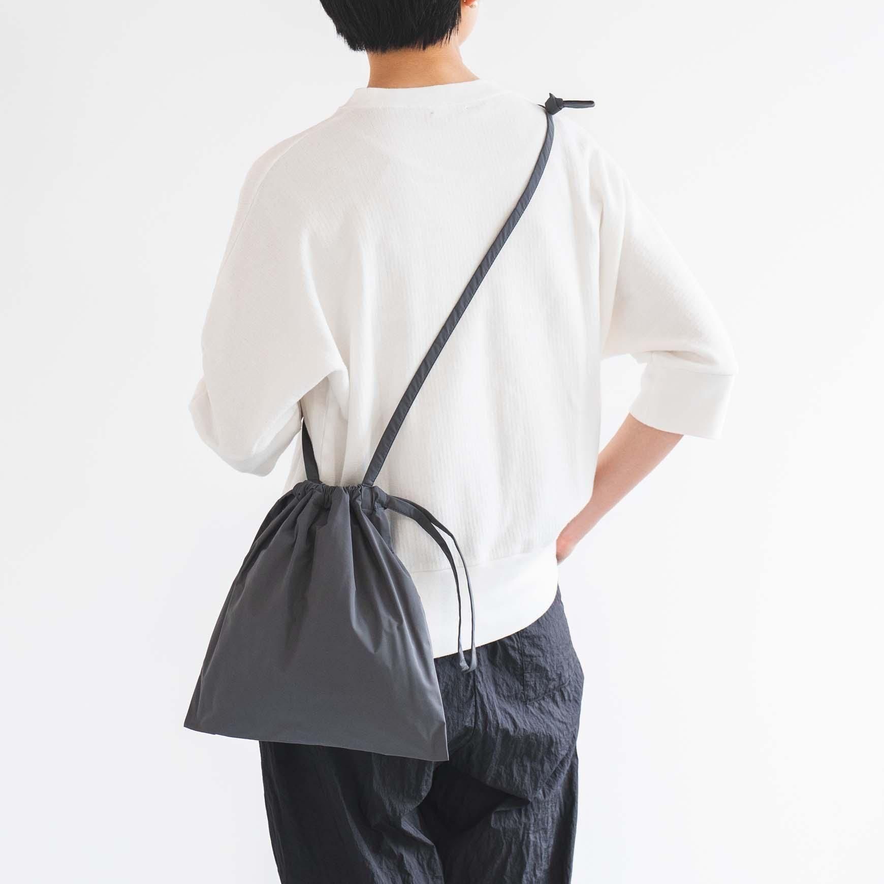 formuniform の Drawstring bag with strap / グレー