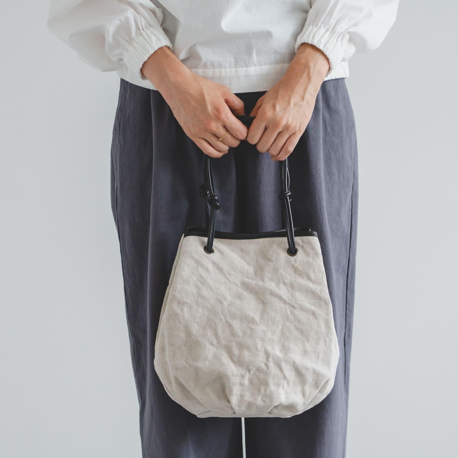 「CLASKA(クラスカ)」のレザーバッグ「Sac de lacet(サック・ド・ラセ)」