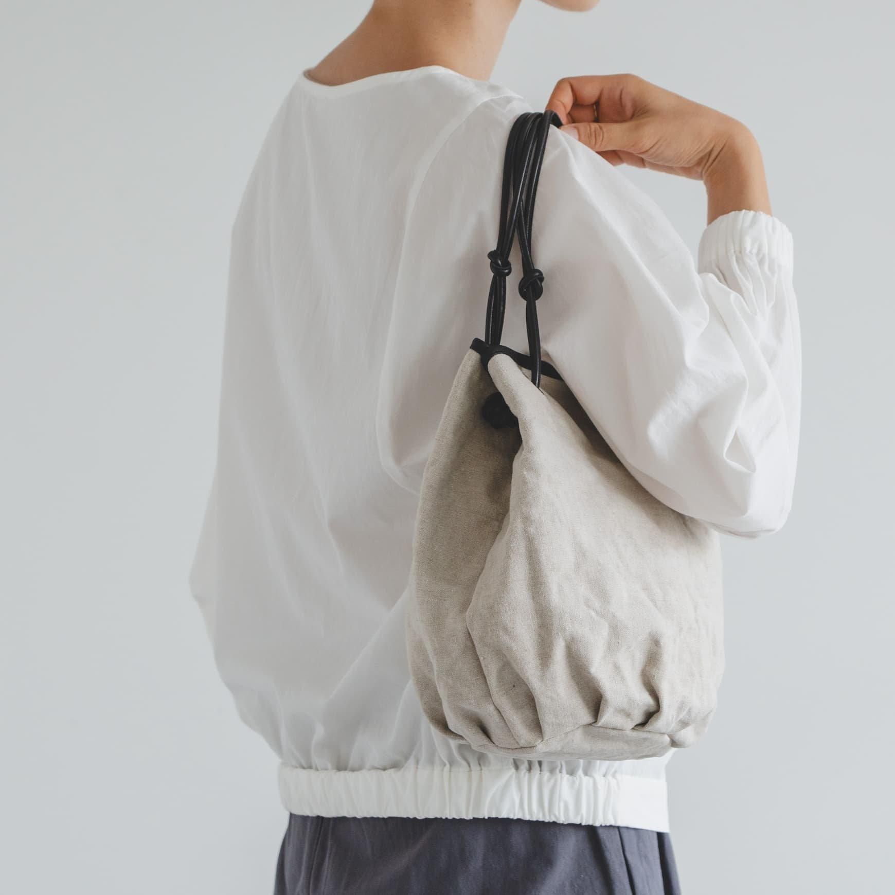 「CLASKA(クラスカ)」のレザーバッグ「Sac de lacet(サック・ド・ラセ)」