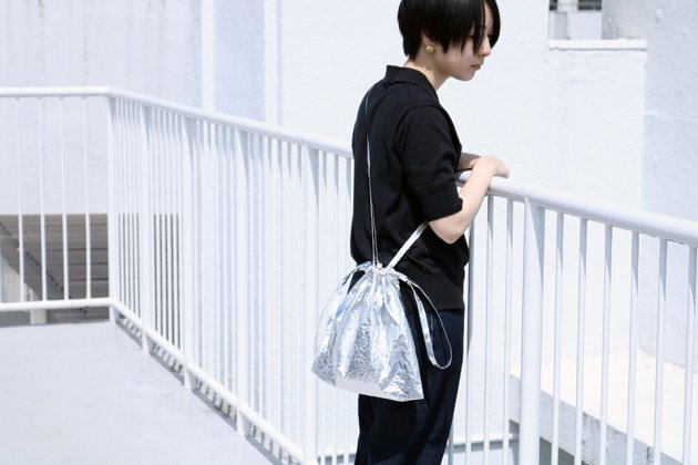 formuniform（フォームユニフォーム）｜Drawstring bag with strap グレー - バッグ - ショルダーバッグ -  女性ファッション通販の CLASKA（クラスカ）ONLINE SHOP