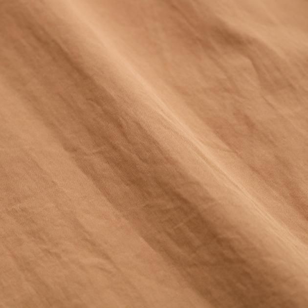 「CLASKA(クラスカ)」発のアパレルブランド「HAU(ハウ)」のスタンドカラーシャツ