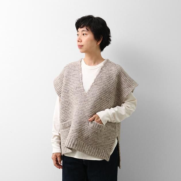 「CLASKA(クラスカ)」発のアパレルブランド「HAU(ハウ)」のニットベスト