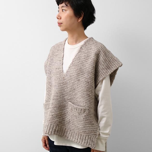 「CLASKA(クラスカ)」発のアパレルブランド「HAU(ハウ)」のニットベスト
