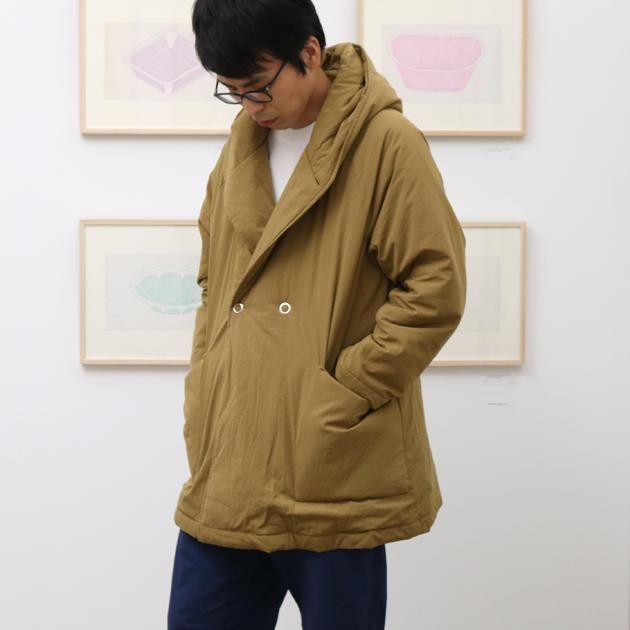 「CLASKA(クラスカ)」発のアパレルブランド「HAU(ハウ)」のコート