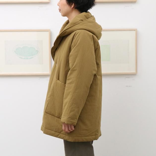 「CLASKA(クラスカ)」発のアパレルブランド「HAU(ハウ)」のコート