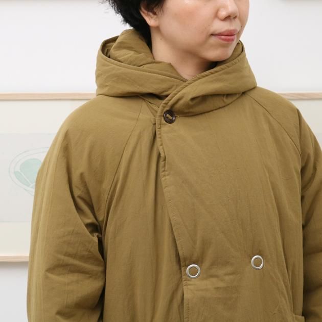 「CLASKA(クラスカ)」発のアパレルブランド「HAU(ハウ)」のコート