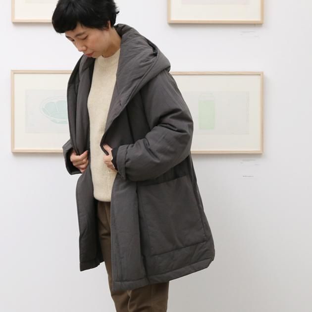 「CLASKA(クラスカ)」発のアパレルブランド「HAU(ハウ)」のコート