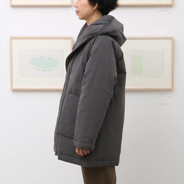 「CLASKA(クラスカ)」発のアパレルブランド「HAU(ハウ)」のコート