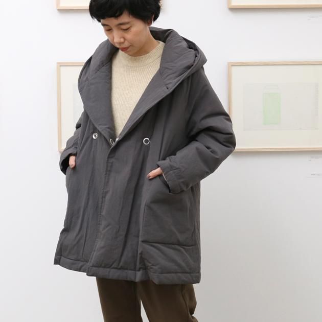 「CLASKA(クラスカ)」発のアパレルブランド「HAU(ハウ)」のコート