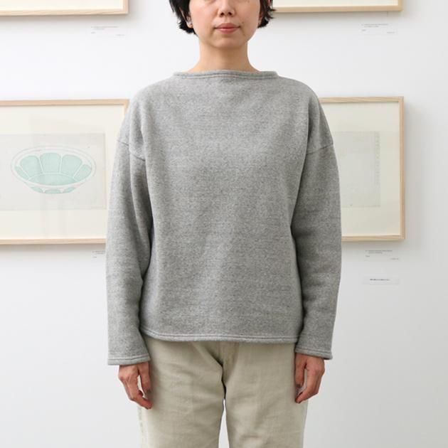「CLASKA(クラスカ)」発のアパレルブランド「HAU(ハウ)」のスウェットトップス
