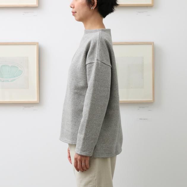 「CLASKA(クラスカ)」発のアパレルブランド「HAU(ハウ)」のスウェットトップス