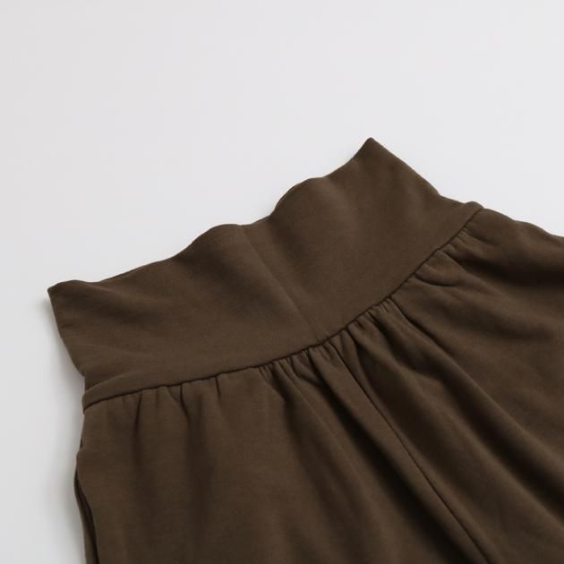 「CLASKA(クラスカ)」発のアパレルブランド「HAU(ハウ)」のパンツ「pants