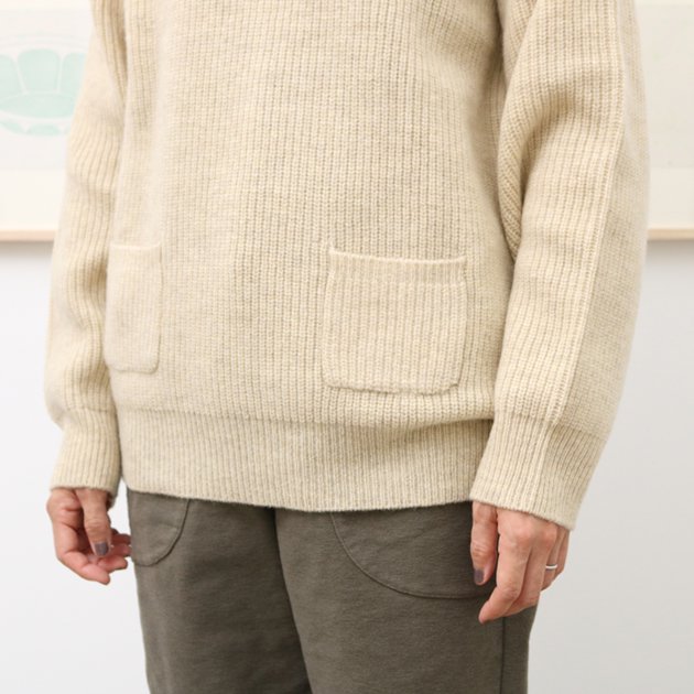 「CLASKA(クラスカ)」発のアパレルブランド「HAU(ハウ)」のニット