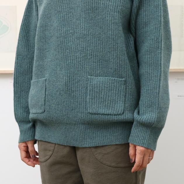 「CLASKA(クラスカ)」発のアパレルブランド「HAU(ハウ)」のニット