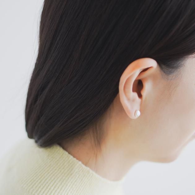 「三橋 頼子(Yoriko Mitsuhashi)」の淡水パール ピアス / バロック