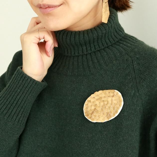 【vintage】Ungaro Parisゴールドカラー編み込みタッセルブローチ vintage】Ungaro Parisゴールドカラー編み込みタッセルブローチ
