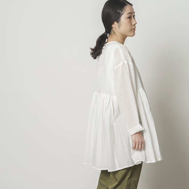 「CLASKA(クラスカ)」発のアパレルブランド「HAU(ハウ)」のtunic blouse