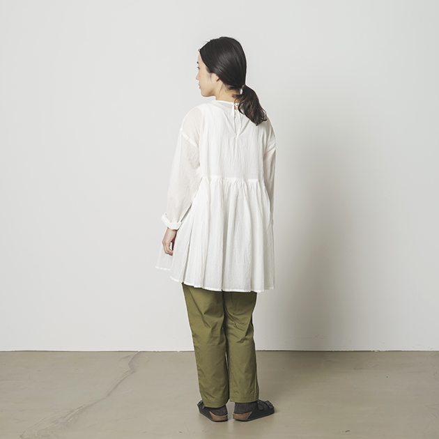 「CLASKA(クラスカ)」発のアパレルブランド「HAU(ハウ)」のtunic blouse