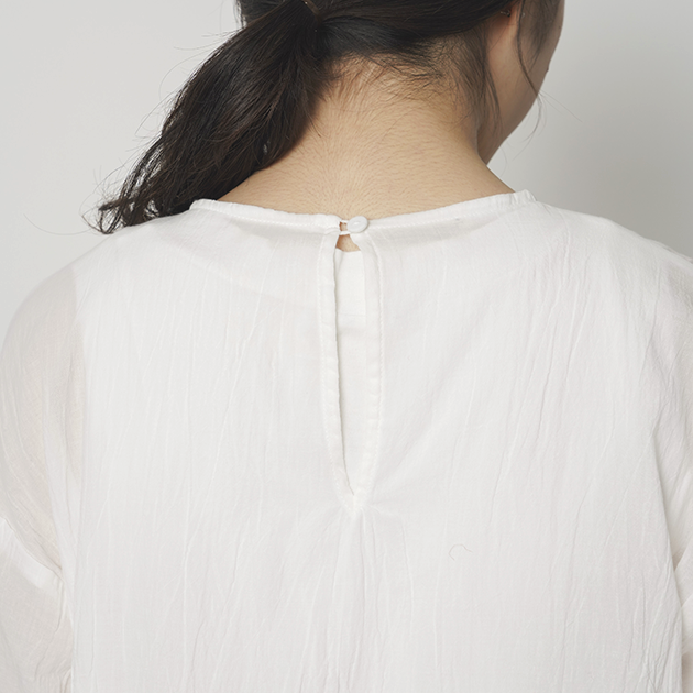 「CLASKA(クラスカ)」発のアパレルブランド「HAU(ハウ)」のtunic blouse