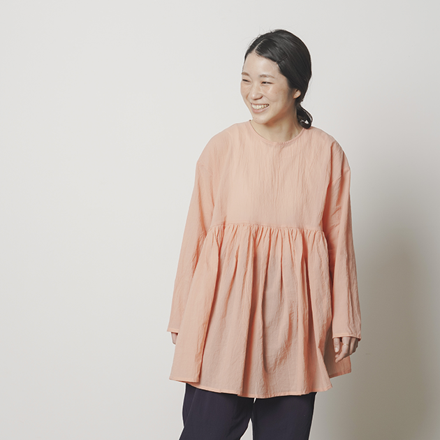 「CLASKA(クラスカ)」発のアパレルブランド「HAU(ハウ)」のtunic blouse