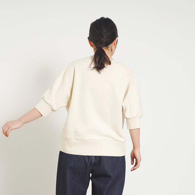 「CLASKA(クラスカ)」発のアパレルブランド「HAU(ハウ)」のスタンドカラー半袖シャツの生地